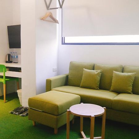 Time Flyer Hotel Тайджун Екстериор снимка