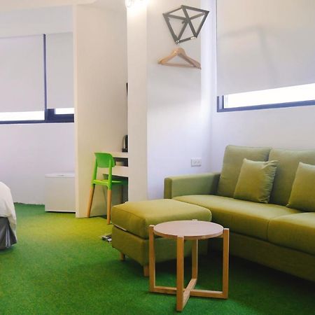 Time Flyer Hotel Тайджун Екстериор снимка