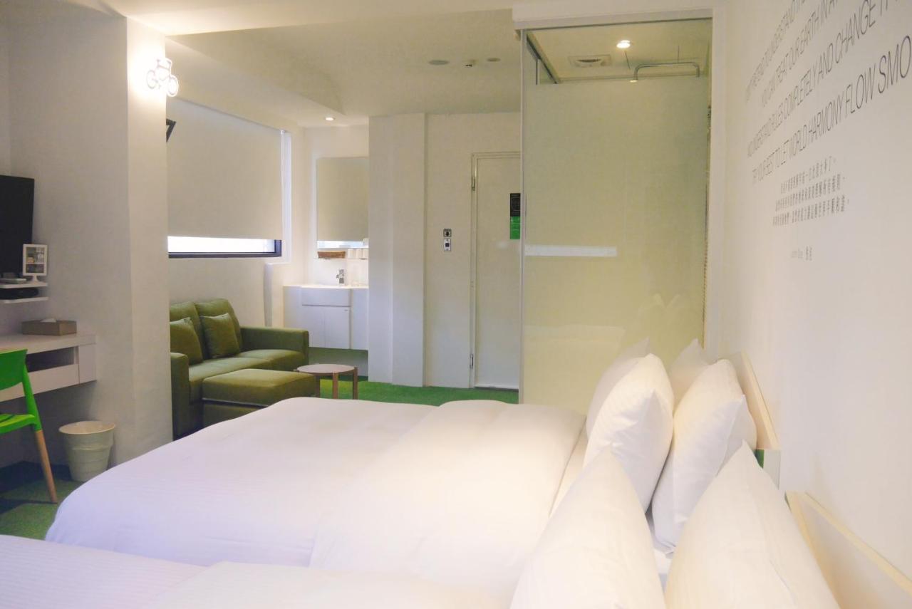 Time Flyer Hotel Тайджун Екстериор снимка
