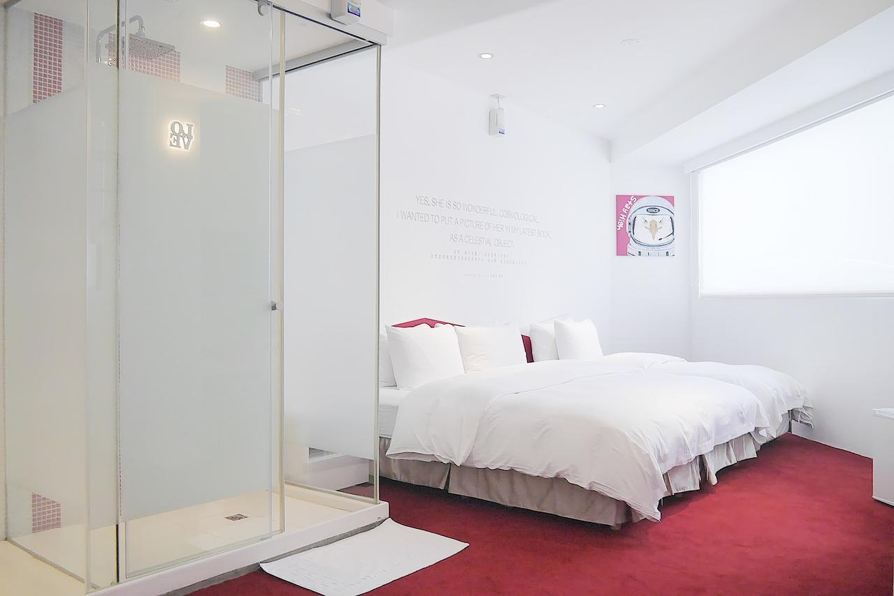 Time Flyer Hotel Тайджун Екстериор снимка