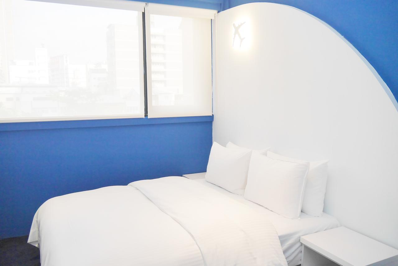 Time Flyer Hotel Тайджун Екстериор снимка
