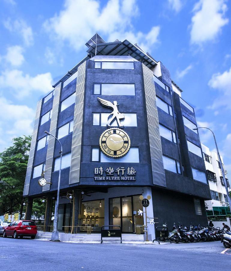 Time Flyer Hotel Тайджун Екстериор снимка
